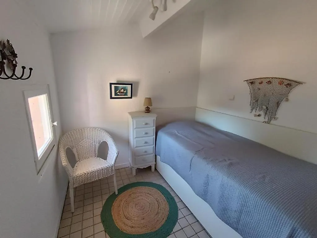 Appart Au Calme, Climatise, Avec Parking, 2 Pas Des Plages, Hyeres Le Port France