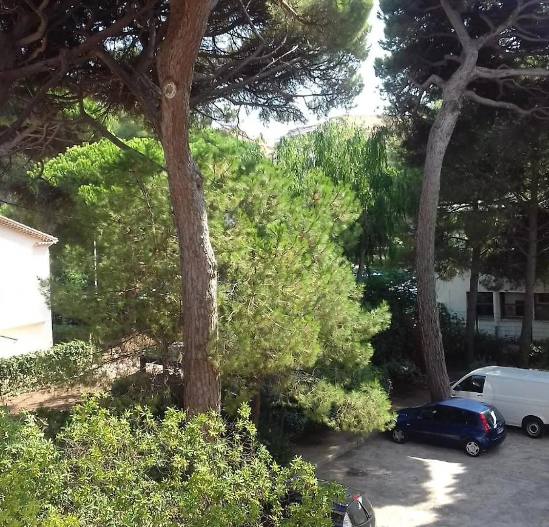 Appart Au Calme, Climatise, Avec Parking, 2 Pas Des Plages, Hyeres Le Port 0*,  France