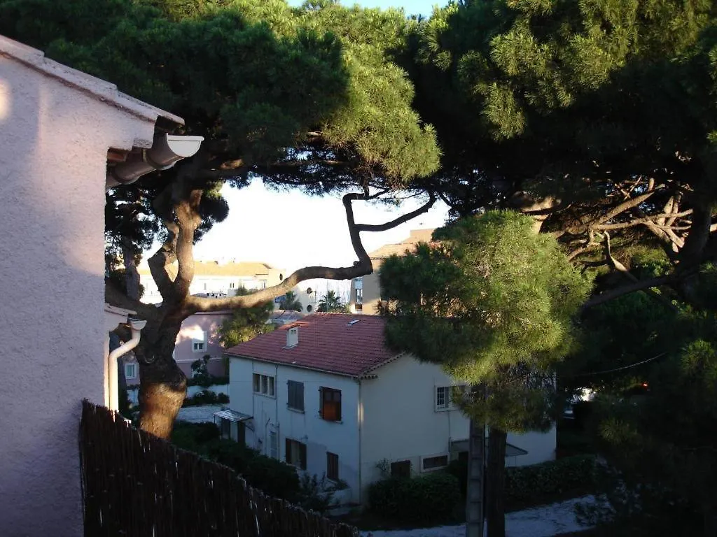 Apartment Appart Au Calme, Climatise, Avec Parking, 2 Pas Des Plages, Hyeres Le Port